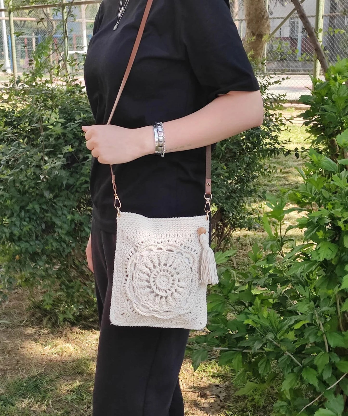 🌻 Sunflower Granny Square Crochet Bag Pattern – Boho Crossbody