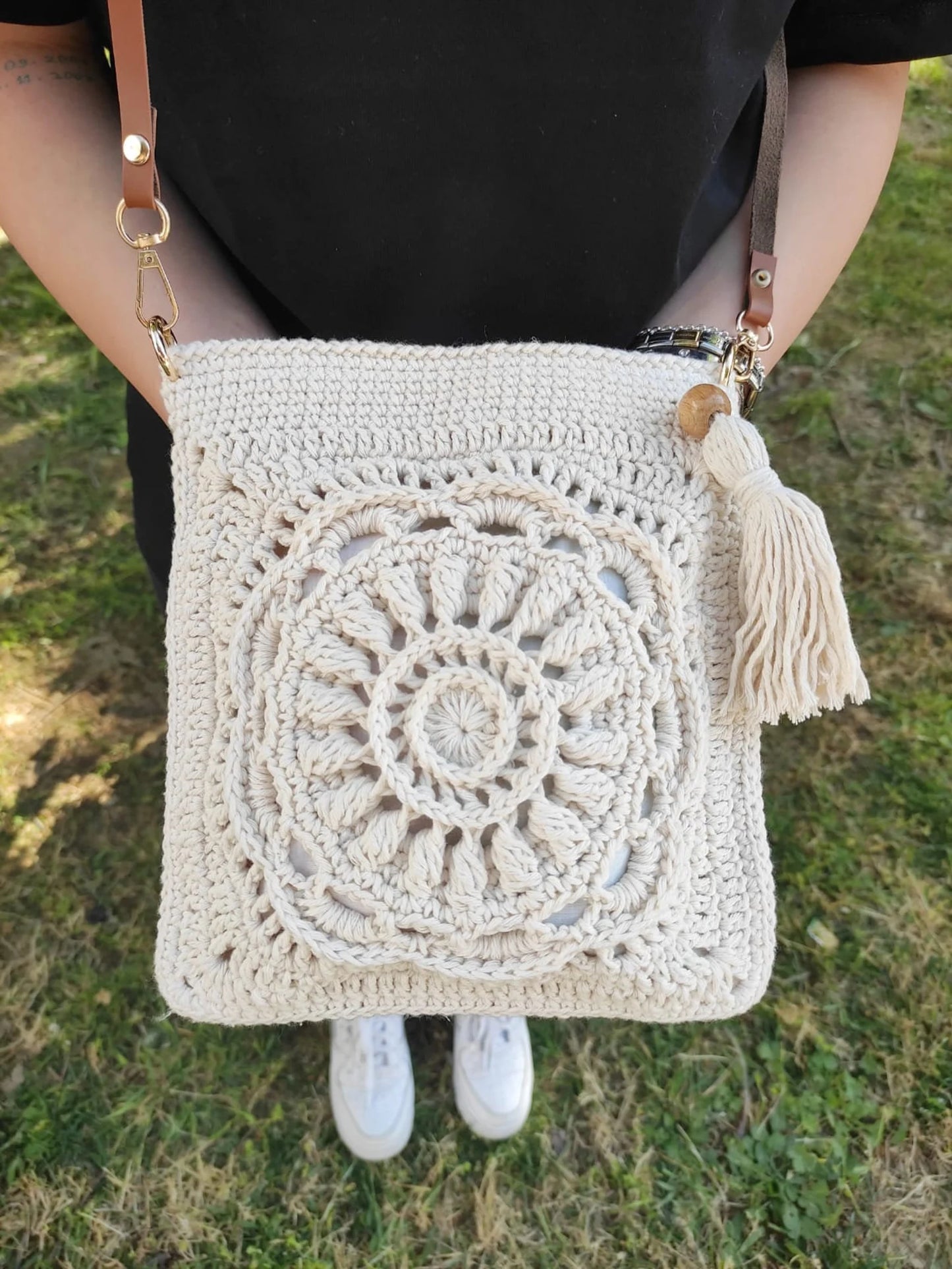 🌻 Sunflower Granny Square Crochet Bag Pattern – Boho Crossbody