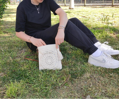 🌻 Sunflower Granny Square Crochet Bag Pattern – Boho Crossbody
