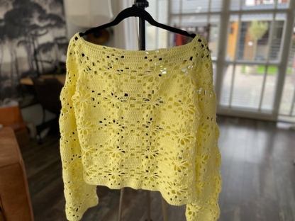 🌼 Crochet Daisy Crop Top Pattern – Flared Sleeve Shrug ✨