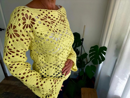 🌼 Crochet Daisy Crop Top Pattern – Flared Sleeve Shrug ✨