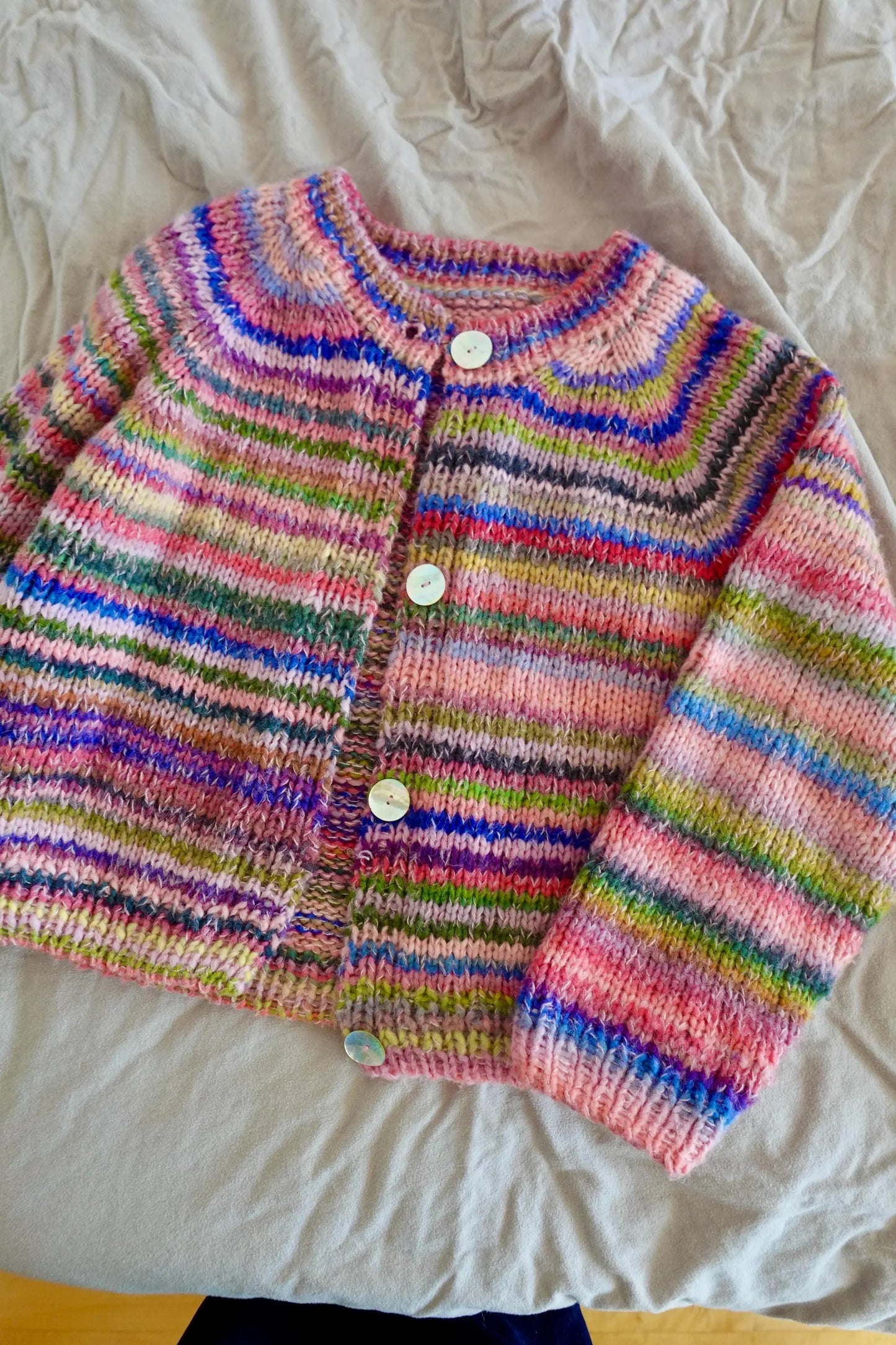 🧶 Beginner Knit Cardigan Pattern – Oversized Raglan Sweater